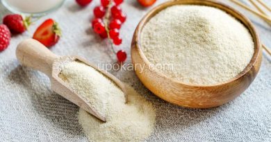 semolina with wooden bowl
