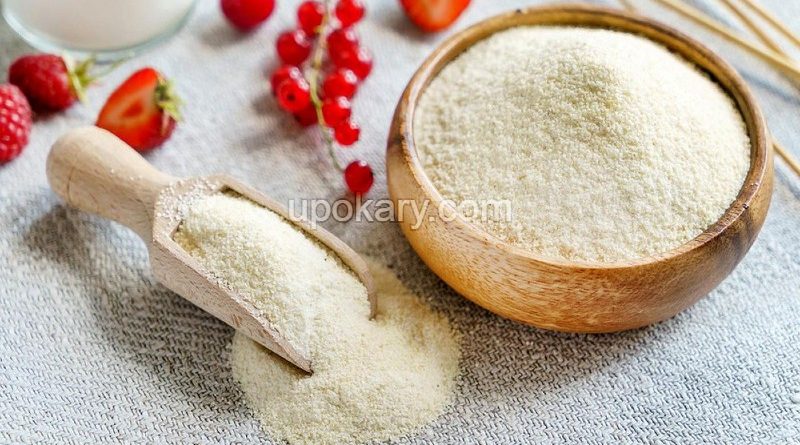 semolina with wooden bowl